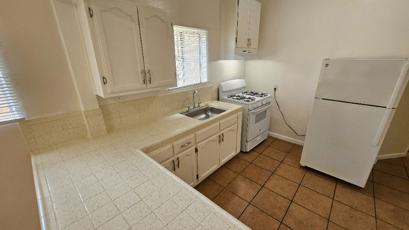 607 Belmont Ave - Photo 4 of 13