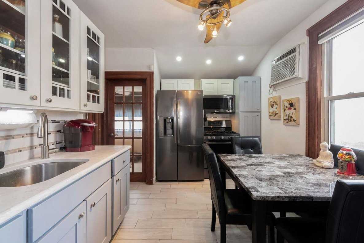 9105 107th Ave - Photo 3 of 10