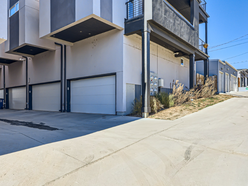 1272 Yates St #6 - Photo 3 of 30