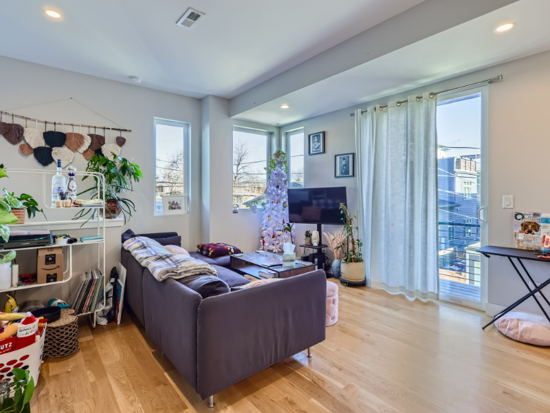 1272 Yates St #6 - Photo 6 of 30