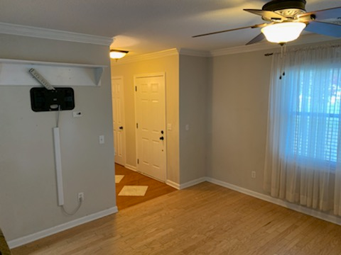 205 Hollins Rd - Photo 4 of 41