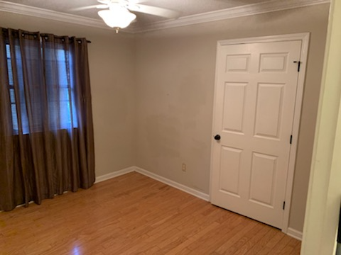 205 Hollins Rd - Photo 5 of 41