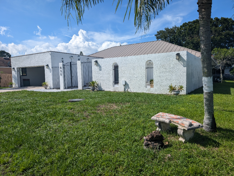 430 Se Calmoso Dr Port St. Lucie - Photo 2 of 17