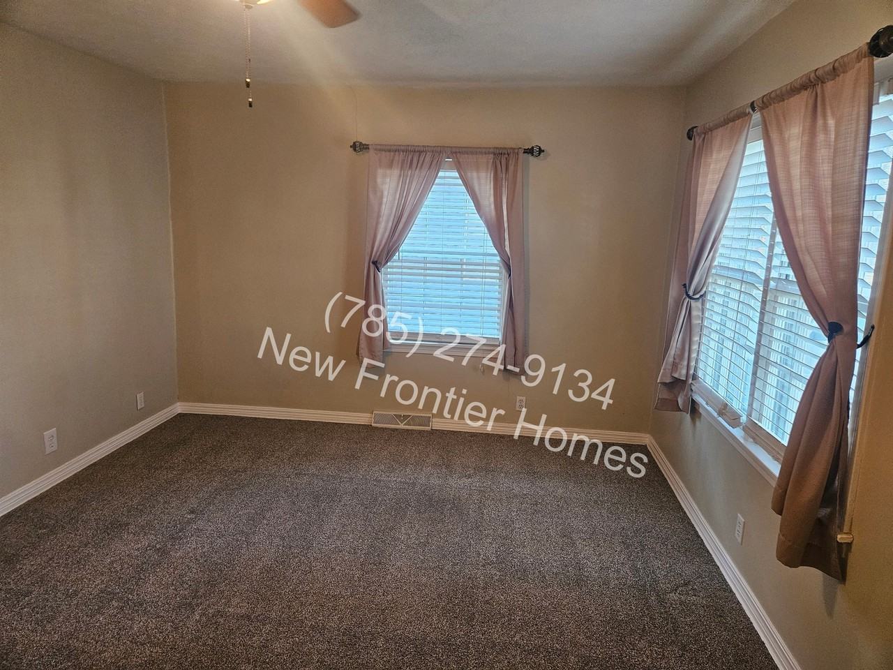 859 S 10th St - Photo 3 of 19