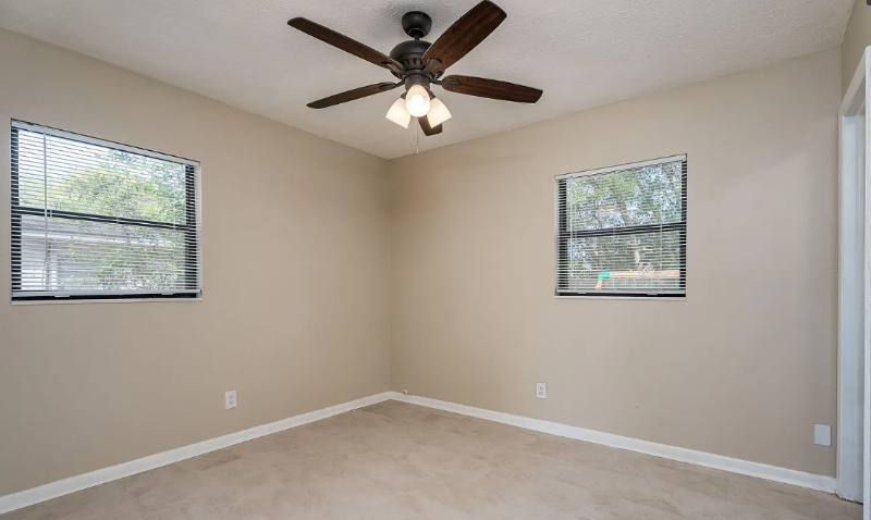 7707 Falcon St - Photo 5 of 11