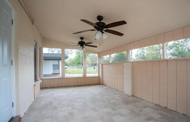 7707 Falcon St - Photo 7 of 11