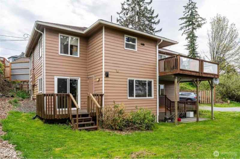 2043 Yew St - Photo 2 of 16