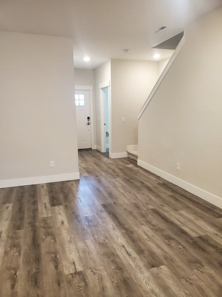 301 River Park Ave #101 - Photo 3 of 14