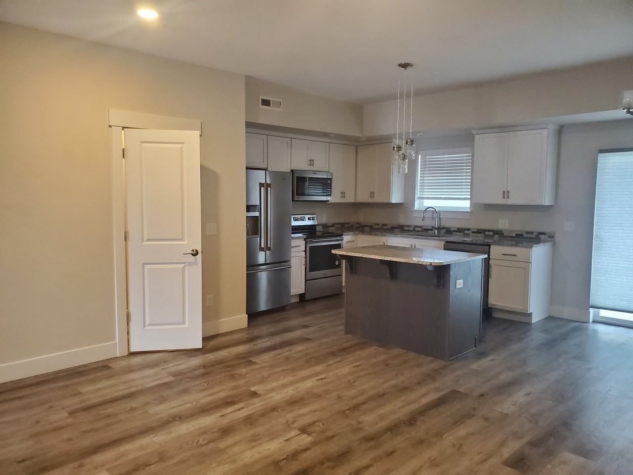 301 River Park Ave #101 - Photo 5 of 14