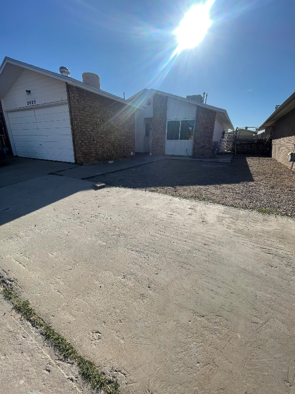 2425 Lake Victoria Dr - Photo 3 of 28