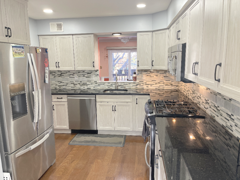 15 Bond St - Photo 7 of 20