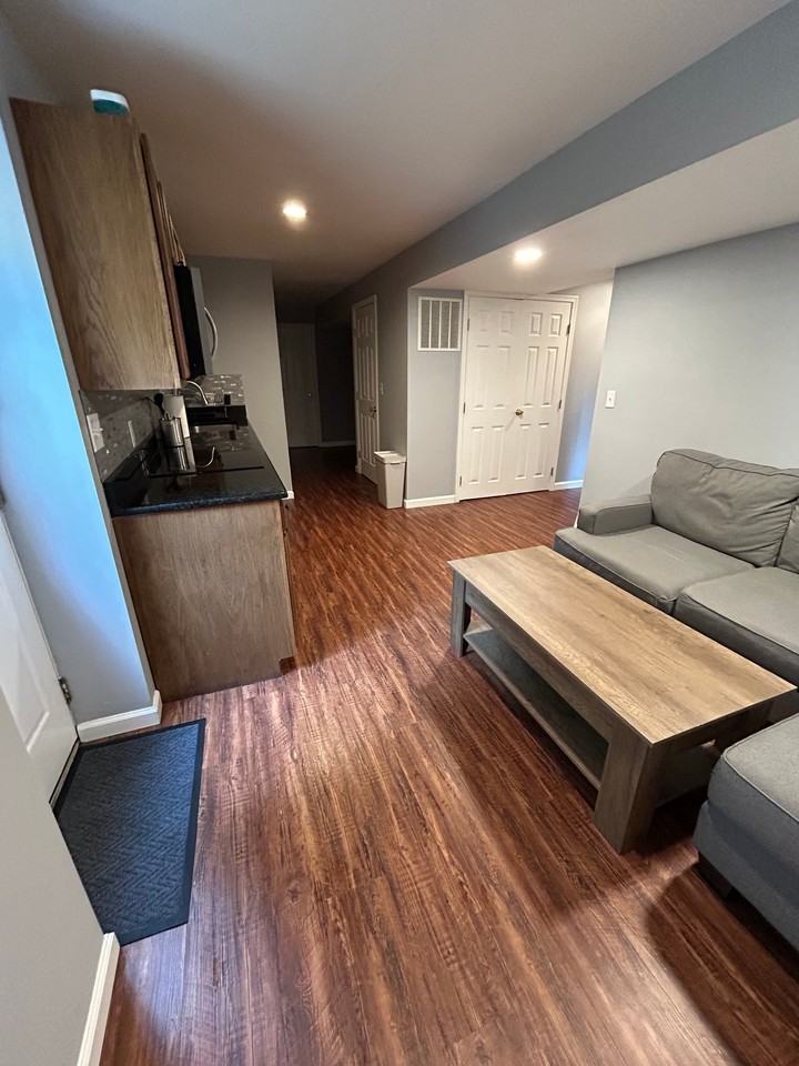 1301 Grant St - Photo 6 of 9