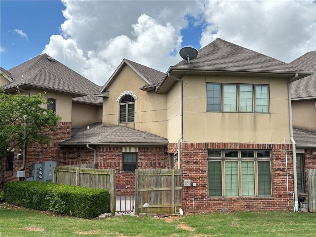 2623 S Everest Ave - Photo 2 of 2