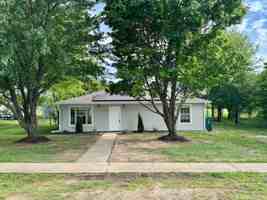 featured image of 747 Austin Ave