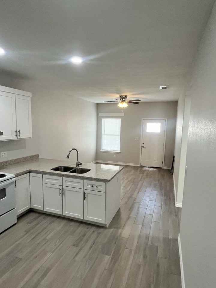 1810 Atrium Place Dr #14 - Photo 4 of 18