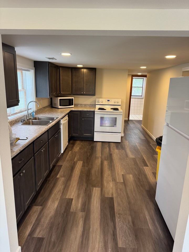 3485 Bray Rd - Photo 3 of 20