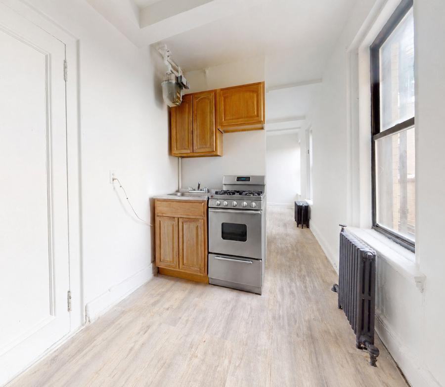 555 Edgecombe Ave - Photo 4 of 5