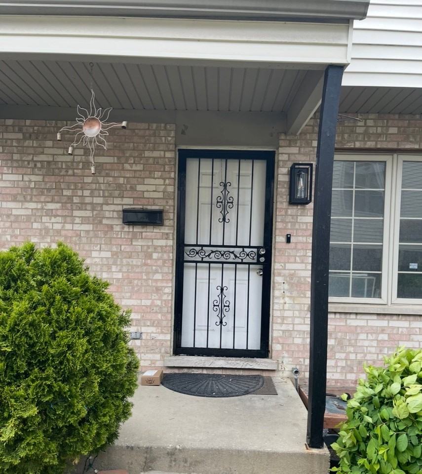 2312 N Nagle Ave - Photo 4 of 29