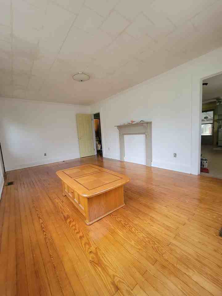 206 N Mccaskey Rd - Photo 2 of 6