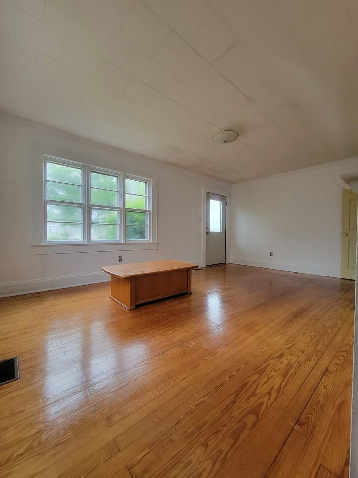 206 N Mccaskey Rd - Photo 3 of 6