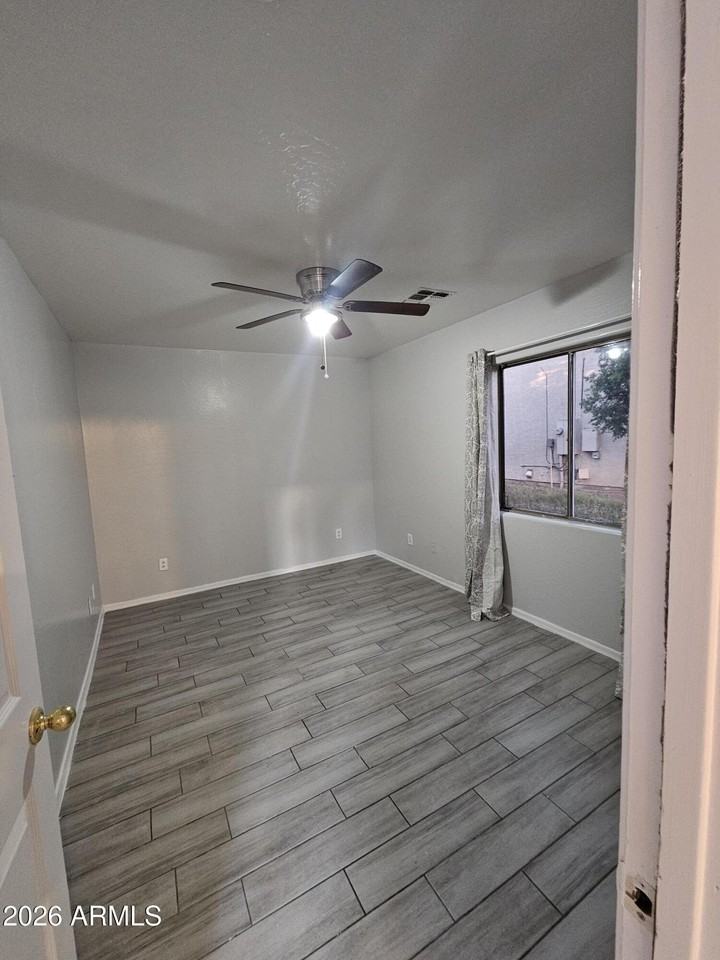 7355 N Black Canyon Hwy #2 - Photo 4 of 12