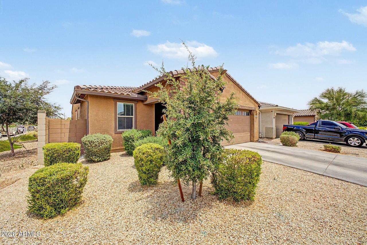 9012 W Solano Dr - Photo 2 of 27