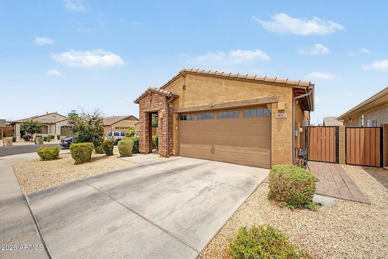 9012 W Solano Dr - Photo 3 of 27