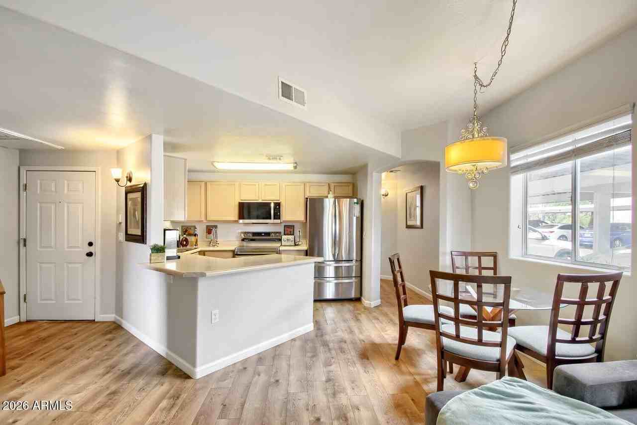 10401 N 52nd St #105 - Photo 3 of 16