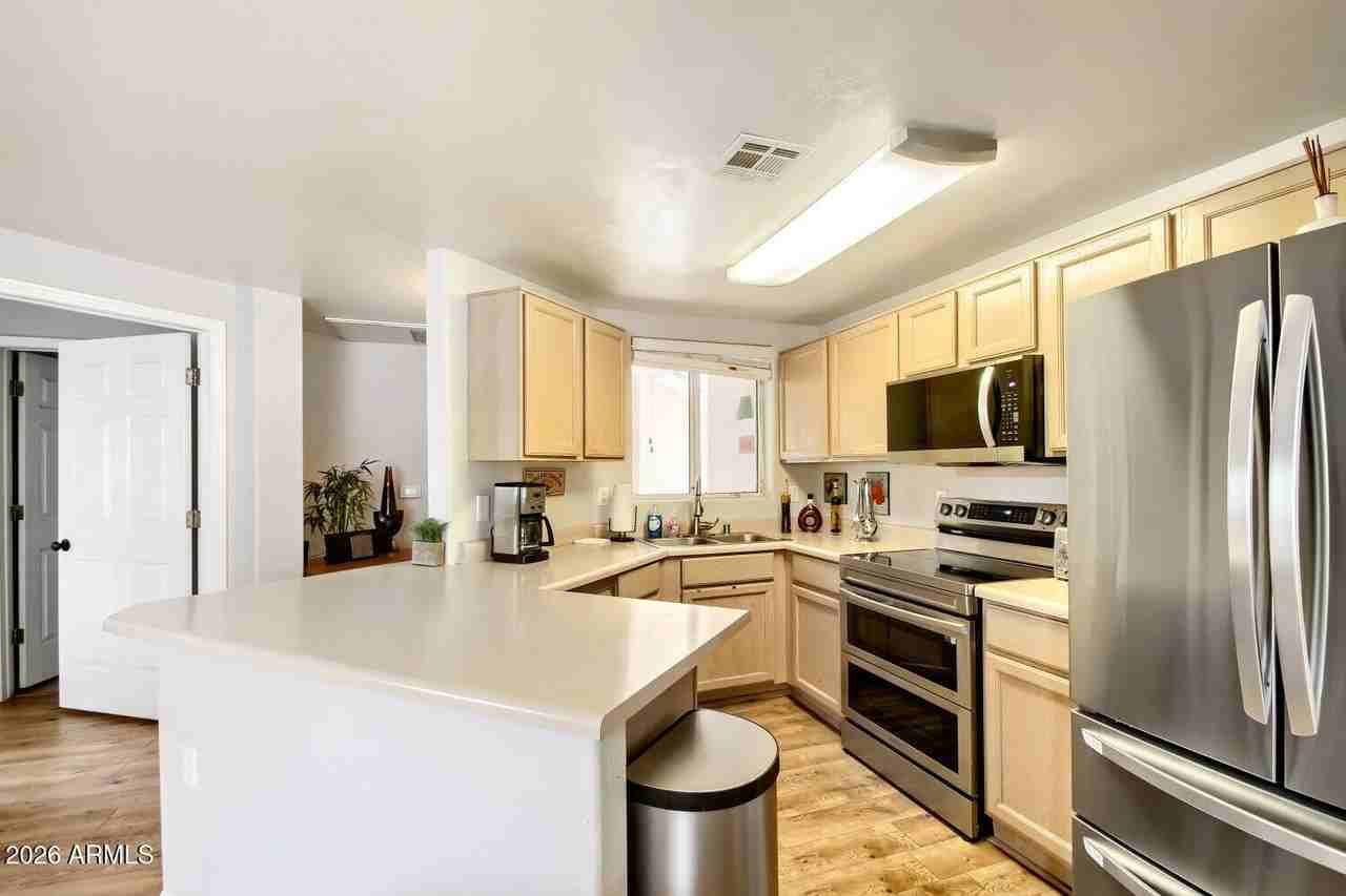 10401 N 52nd St #105 - Photo 4 of 16