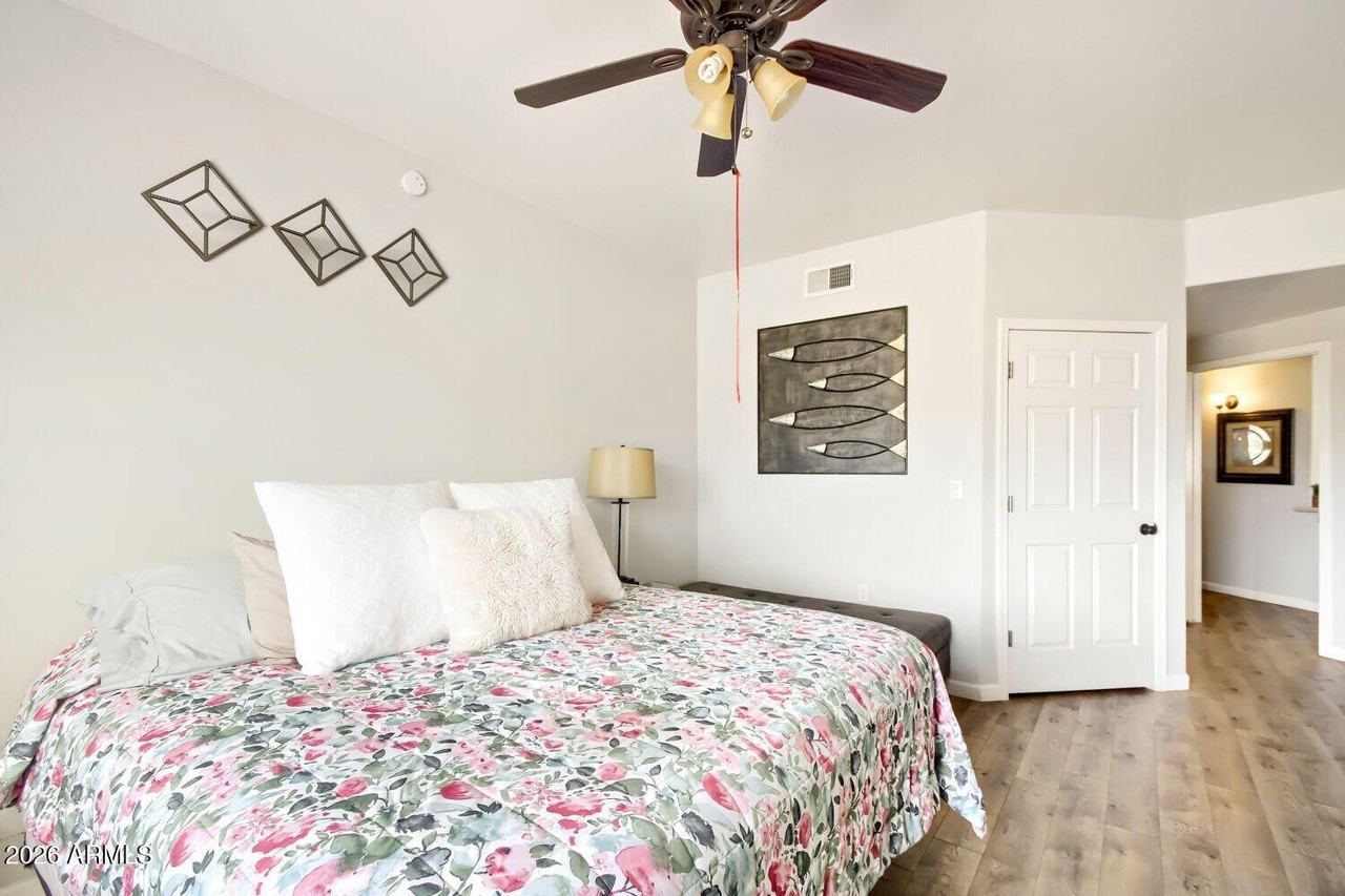 10401 N 52nd St #105 - Photo 6 of 16