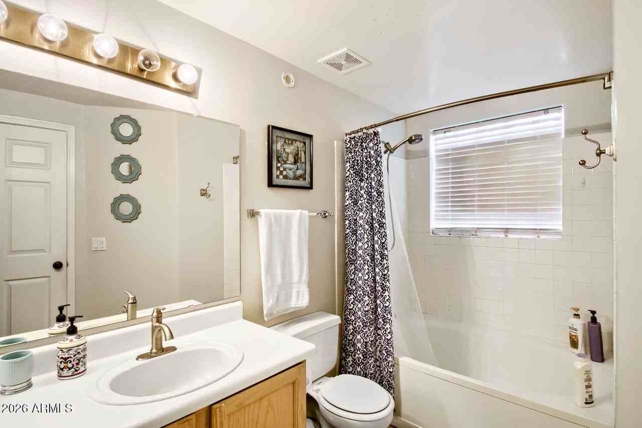10401 N 52nd St #105 - Photo 7 of 16