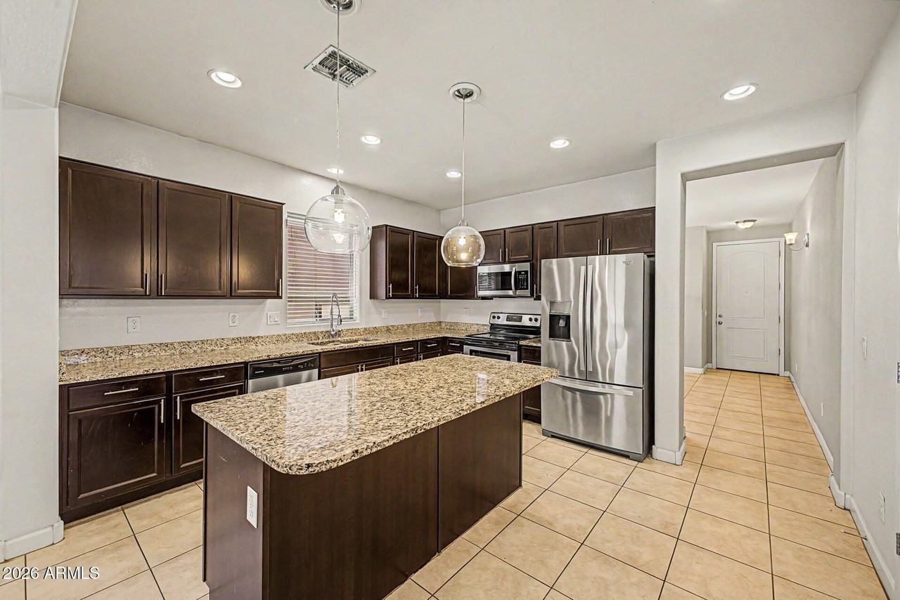 1619 N Hillcrest - Photo 3 of 37