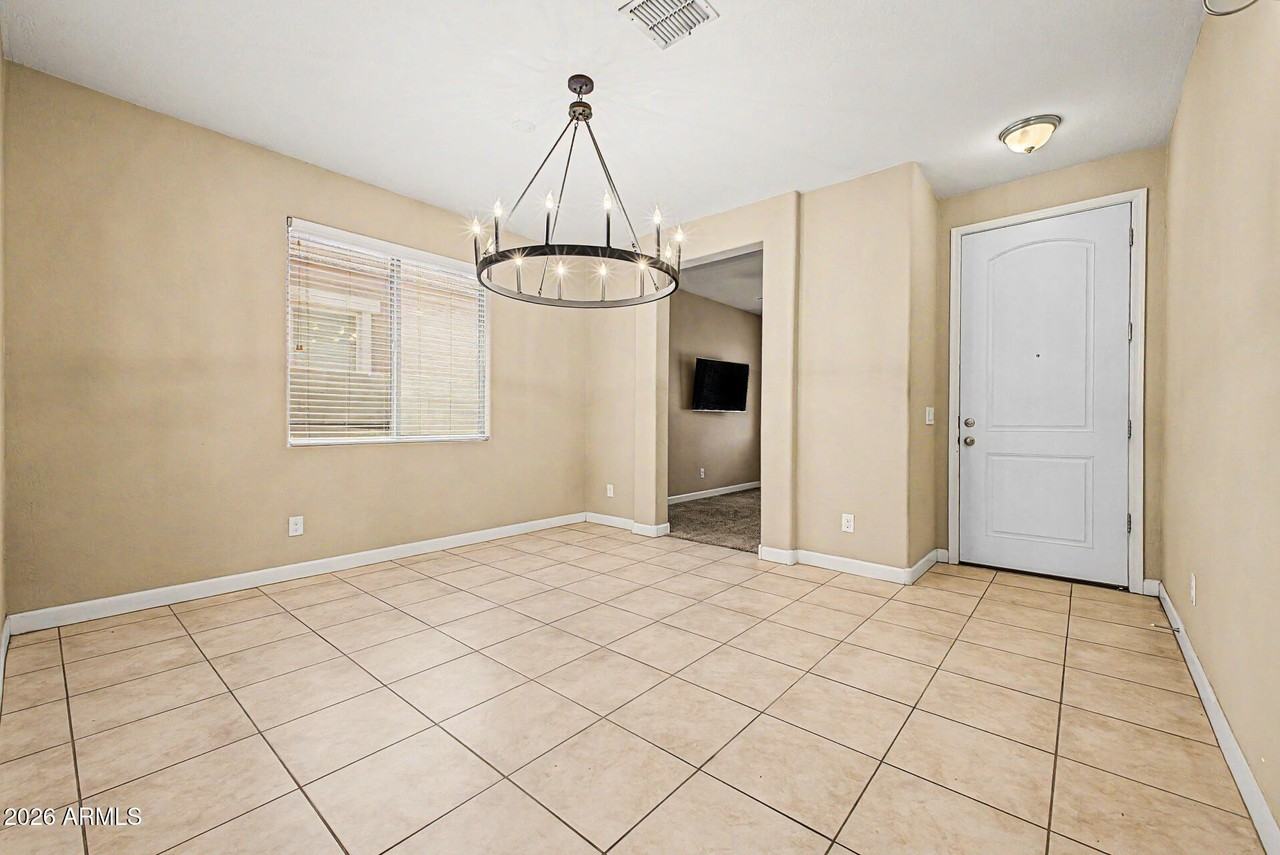 1619 N Hillcrest - Photo 7 of 37