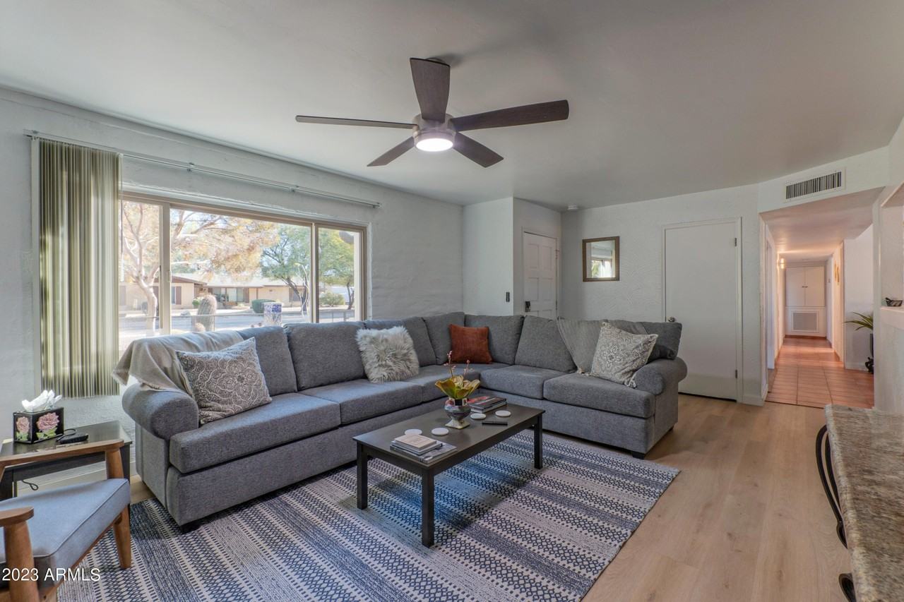12636 N 68th St - Photo 3 of 23