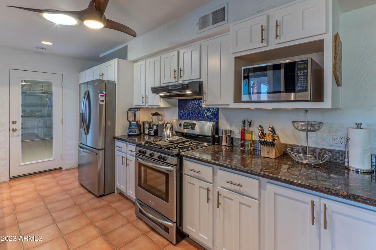 12636 N 68th St - Photo 7 of 23