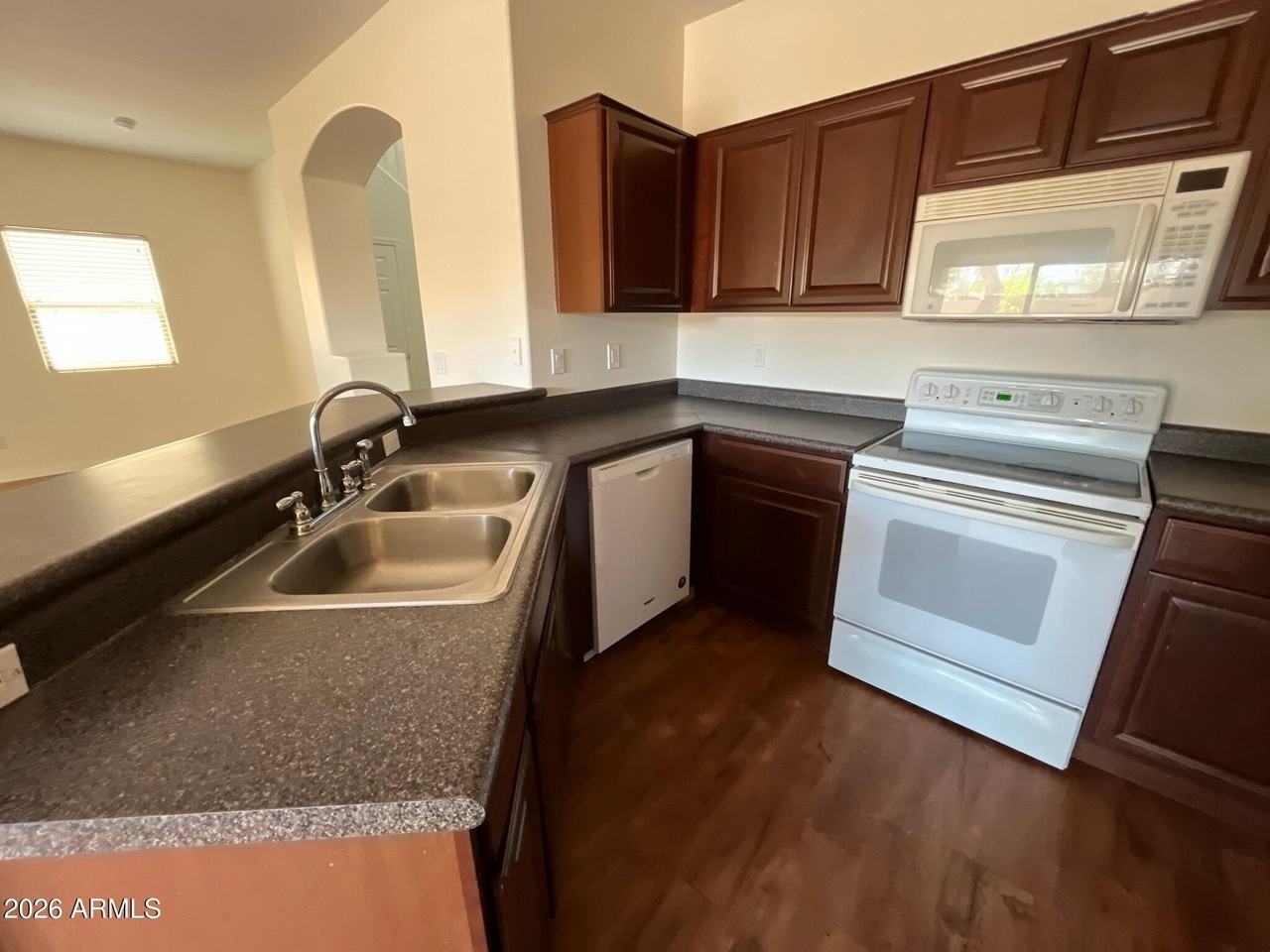22257 N Gibson Dr - Photo 4 of 12