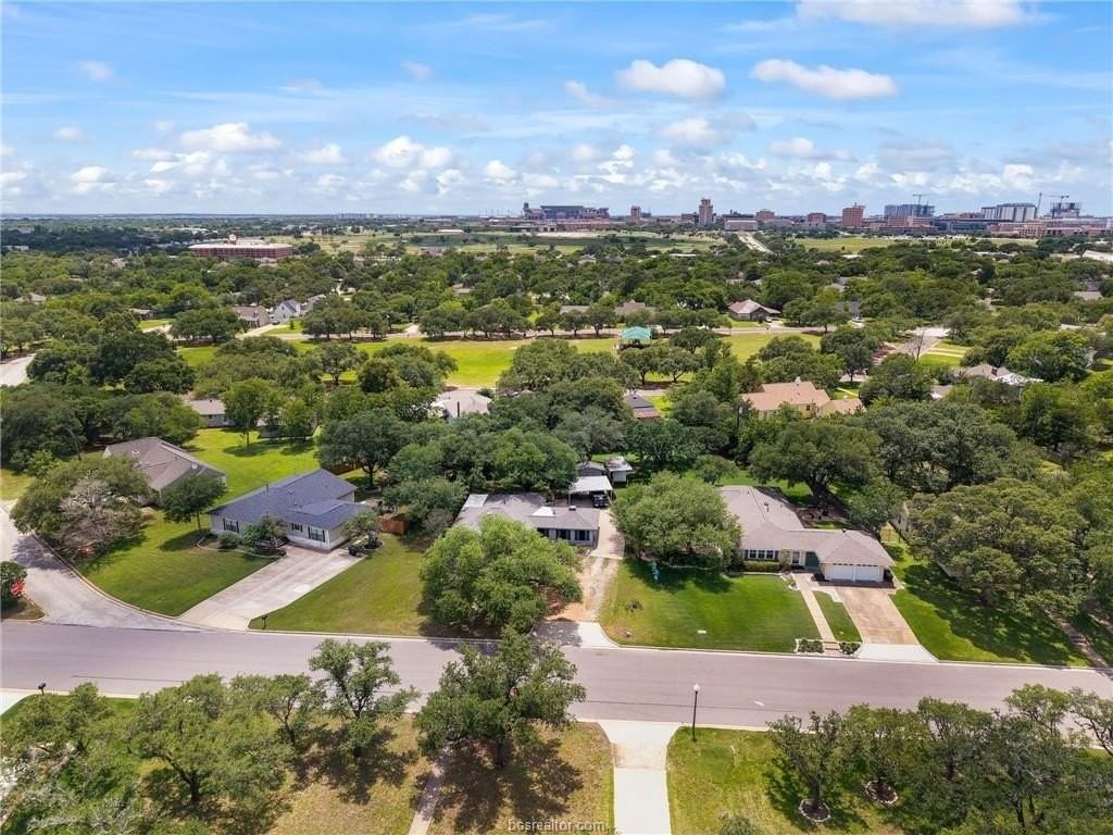 1030 Walton Dr - Photo 3 of 27
