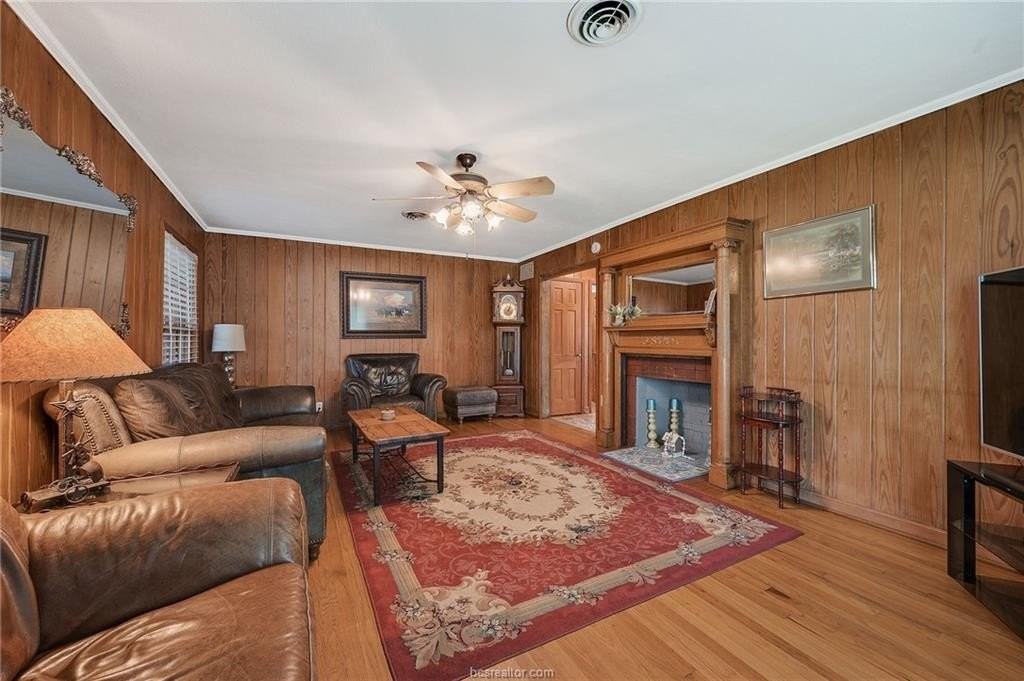 1030 Walton Dr - Photo 5 of 27