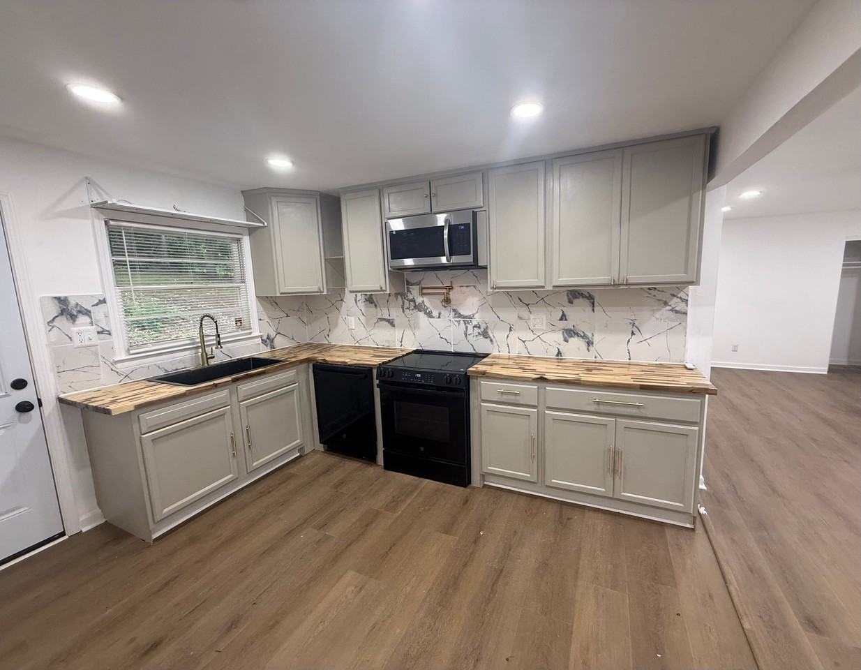 4064 Canby Ln - Photo 2 of 4