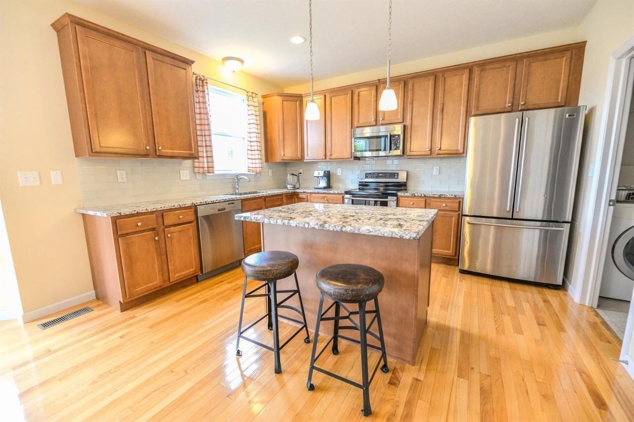 4222 Lighthouse Ln - Photo 2 of 20