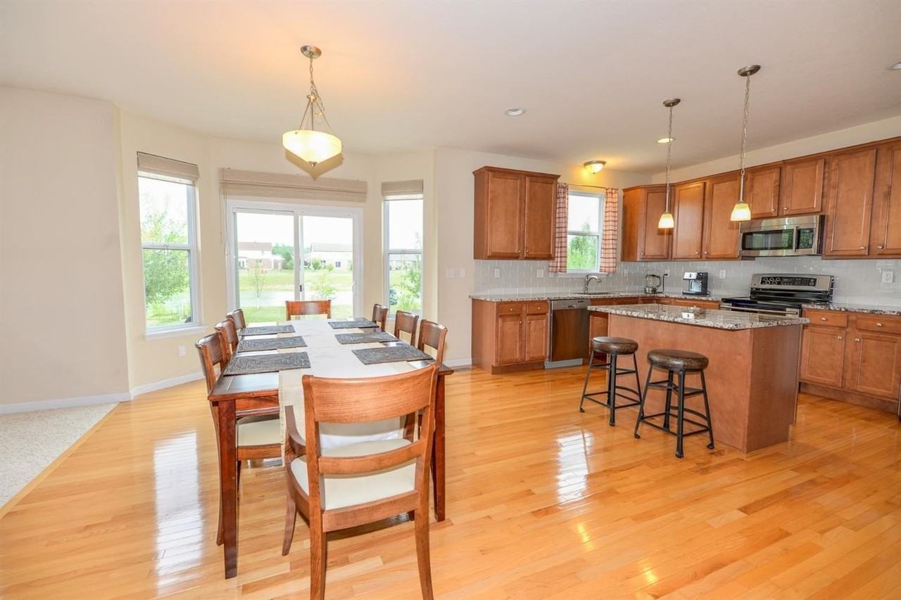 4222 Lighthouse Ln - Photo 3 of 20