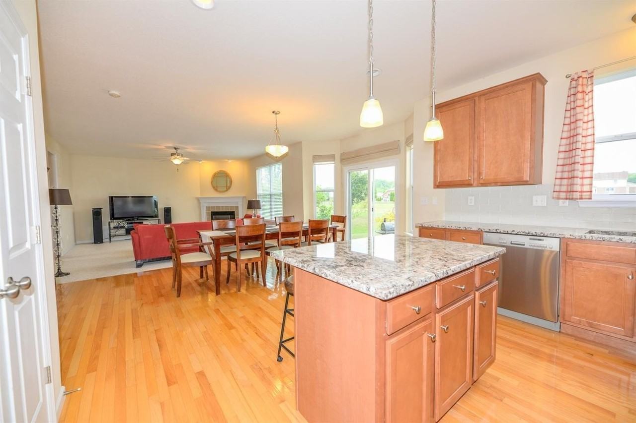 4222 Lighthouse Ln - Photo 4 of 20