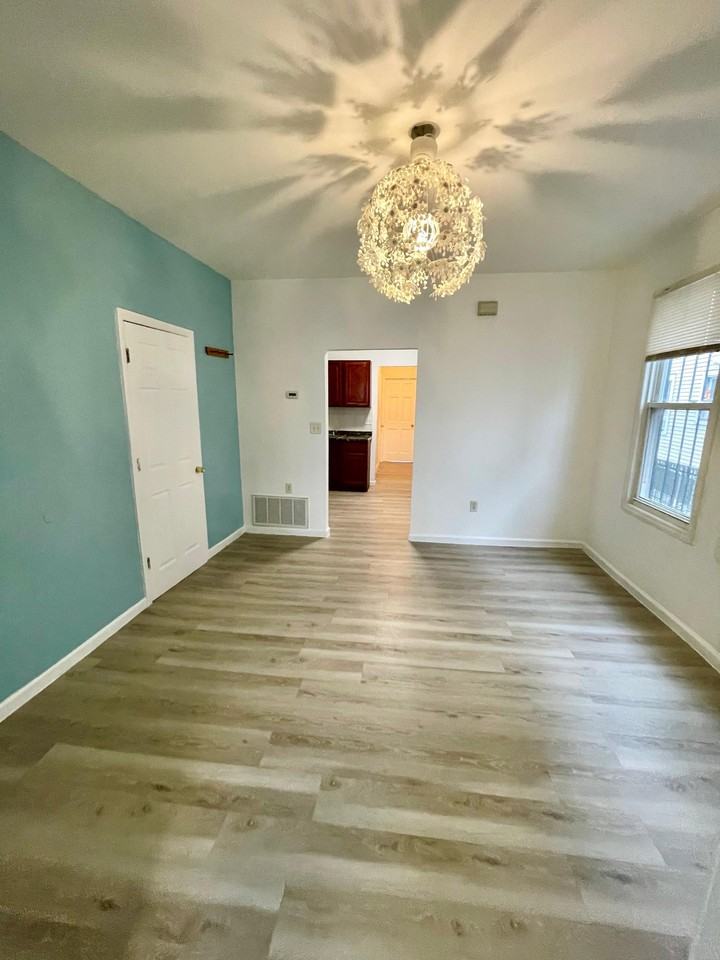 218 Columbia Ave #1R - Photo 4 of 14