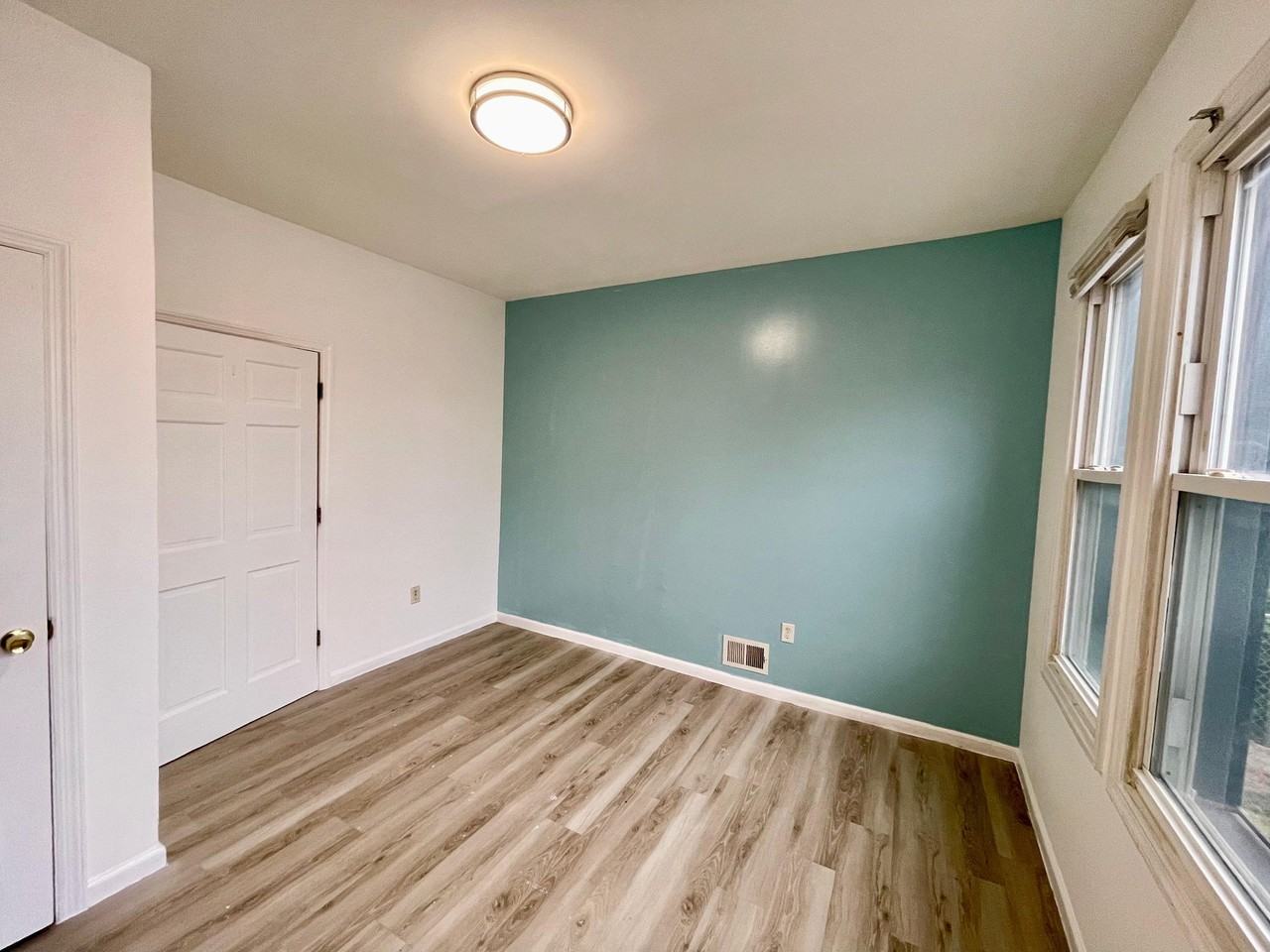 218 Columbia Ave #1R - Photo 5 of 14