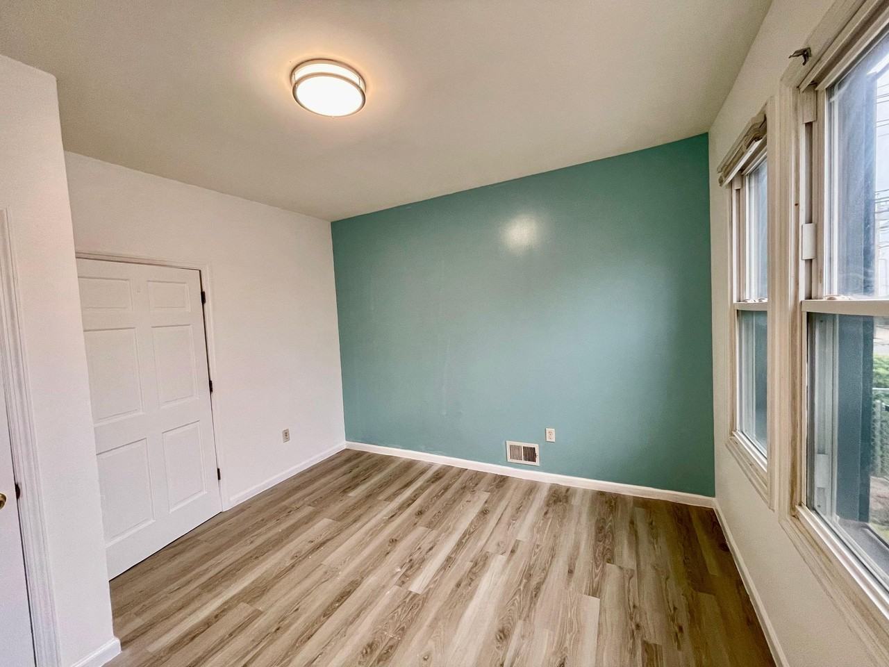 218 Columbia Ave #1R - Photo 6 of 14