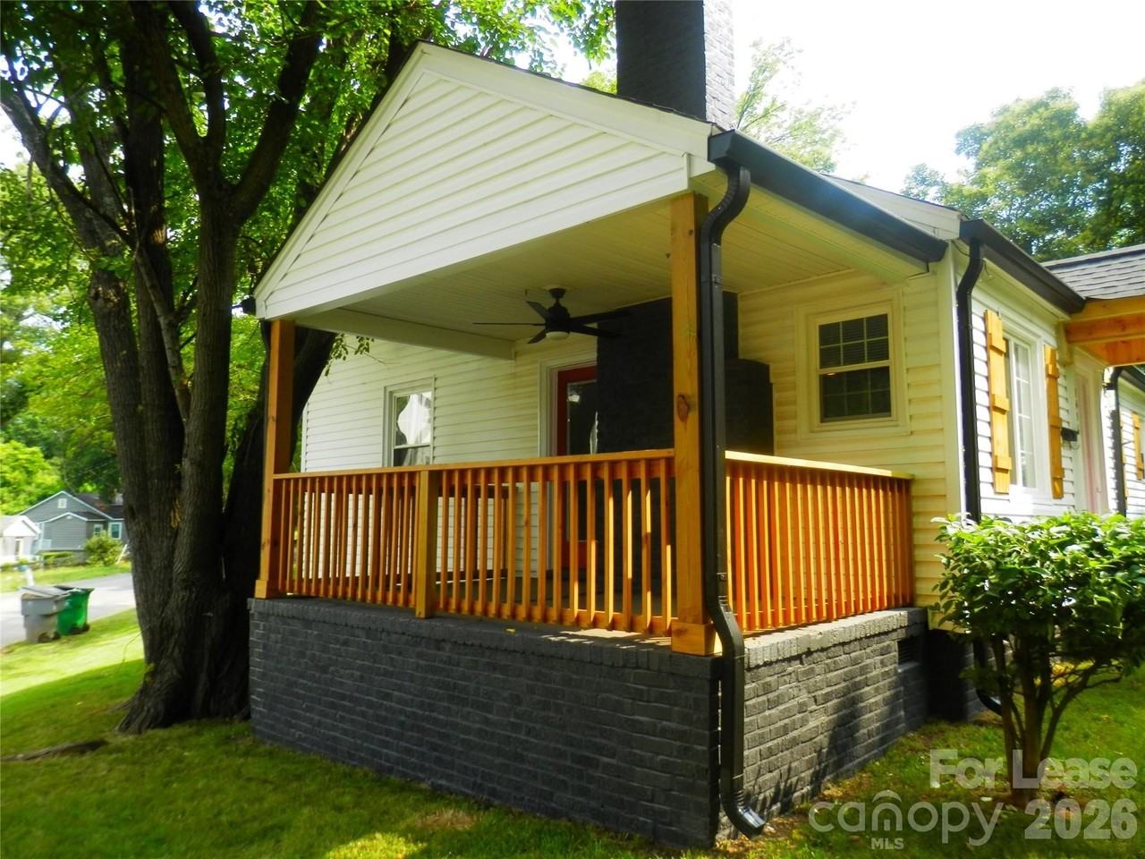 1416 Effingham Rd - Photo 3 of 27