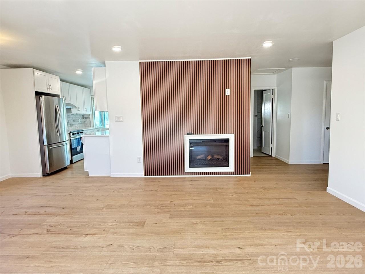 541 E Woodlawn Rd - Photo 2 of 12