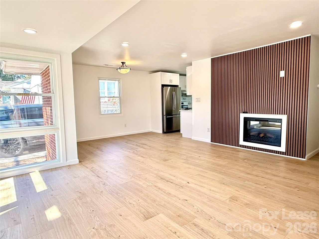 541 E Woodlawn Rd - Photo 6 of 12