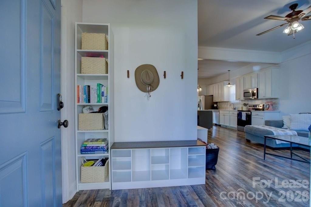 419 N East Ave - Photo 6 of 39