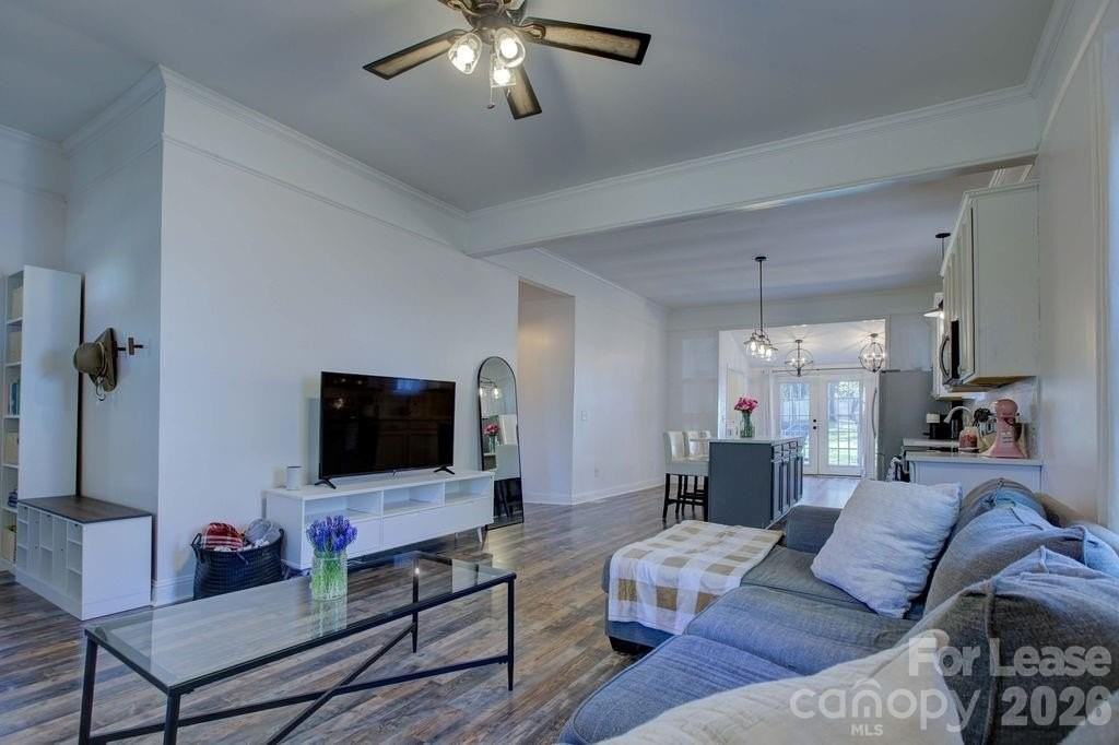 419 N East Ave - Photo 7 of 39